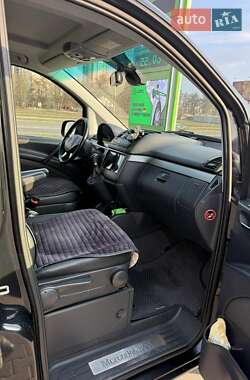 Мінівен Mercedes-Benz Viano 2011 в 
