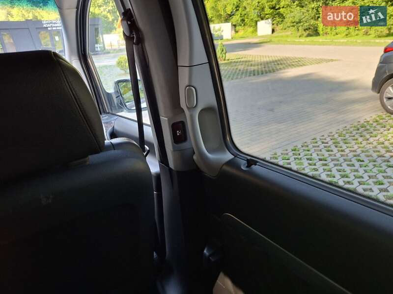Мінівен Mercedes-Benz Viano 2011 в Сваляві