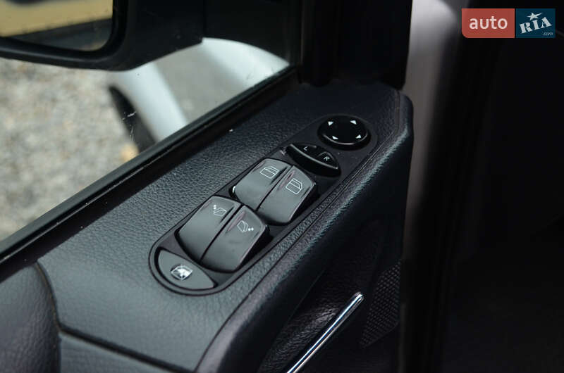 Минивэн Mercedes-Benz Viano 2012 в Киеве фото 25 Минивэн Mercedes-Benz Viano 2012 в Киеве