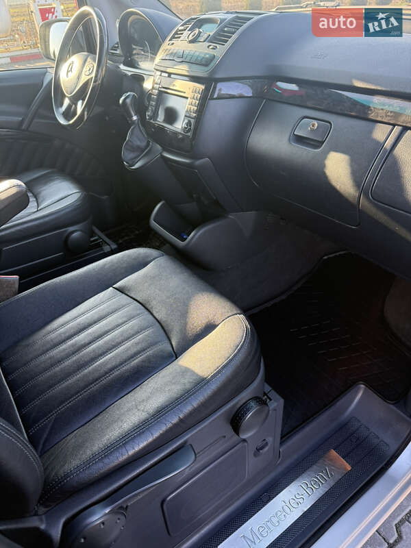 Минивэн Mercedes-Benz Viano 2011 в Новоселице