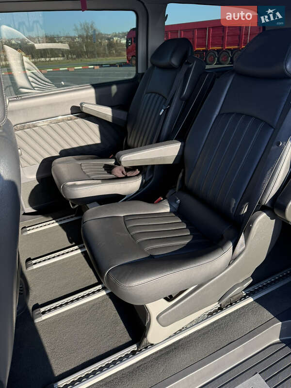 Минивэн Mercedes-Benz Viano 2011 в Новоселице