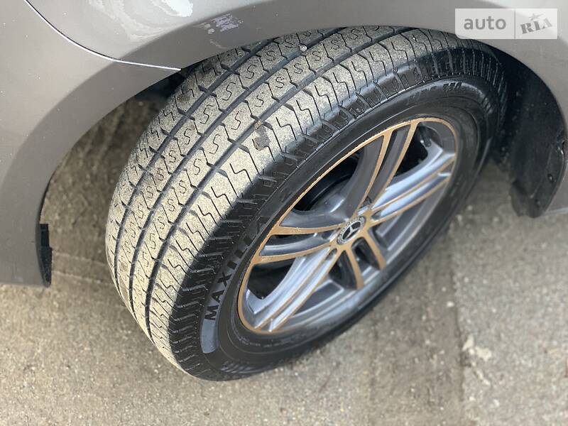 Вантажопасажирський фургон Mercedes-Benz Vito 2016 в Києві