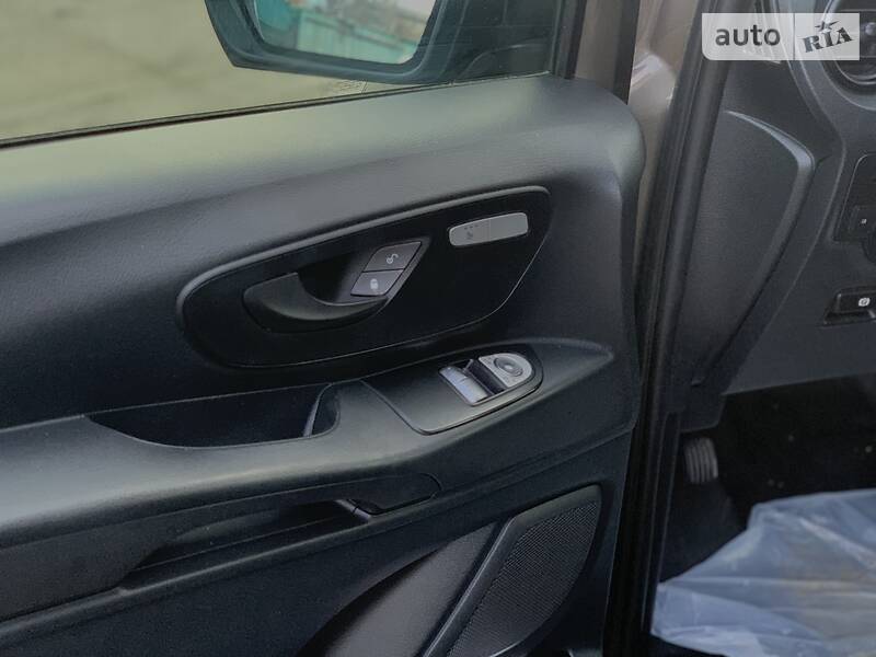 Вантажопасажирський фургон Mercedes-Benz Vito 2016 в Києві