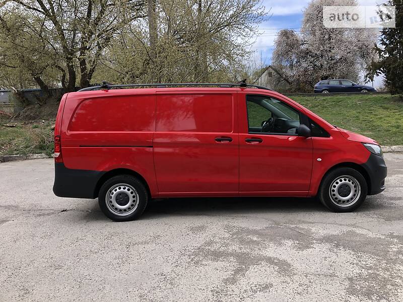 Вантажопасажирський фургон Mercedes-Benz Vito 2015 в Луцьку