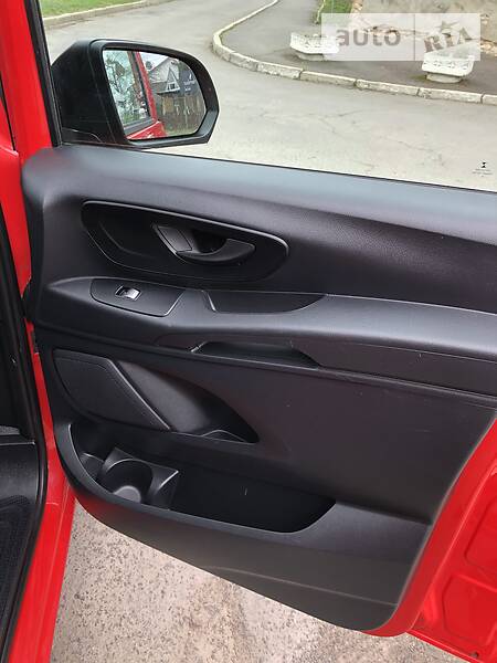 Вантажопасажирський фургон Mercedes-Benz Vito 2015 в Луцьку