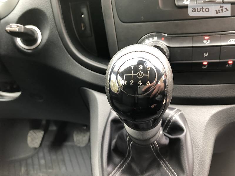 Вантажопасажирський фургон Mercedes-Benz Vito 2015 в Луцьку