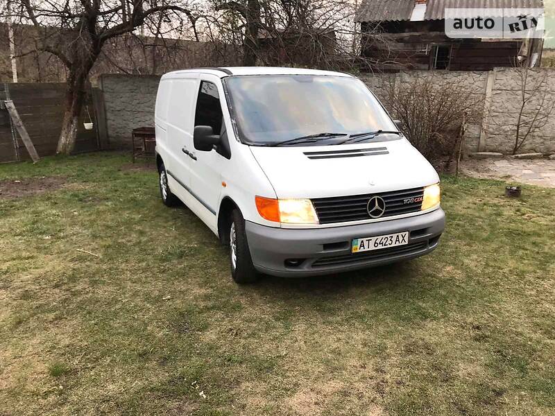 Вантажопасажирський фургон Mercedes-Benz Vito 2000 в 