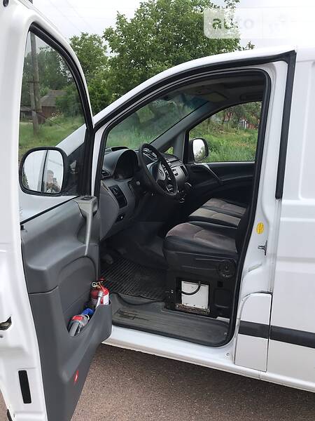 Вантажопасажирський фургон Mercedes-Benz Vito 2006 в Бердичеві
