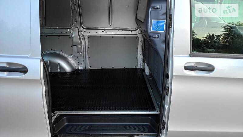 Вантажопасажирський фургон Mercedes-Benz Vito 2016 в Чернівцях