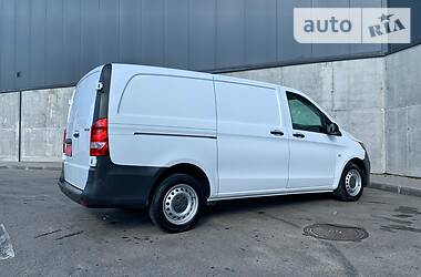 Вантажопасажирський фургон Mercedes-Benz Vito 2015 в 