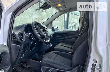 Вантажопасажирський фургон Mercedes-Benz Vito 2015 в 