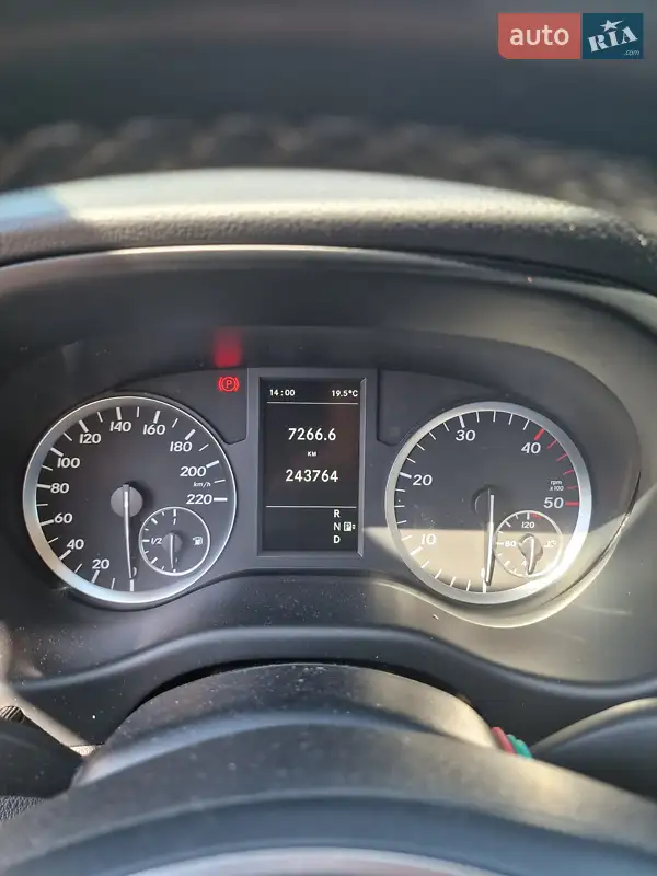 Минивэн Mercedes-Benz Vito 2017 в 