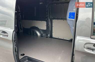 Грузовой фургон Mercedes-Benz Vito 2021 в 
