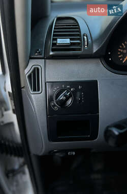 Грузовой фургон Mercedes-Benz Vito 2006 в 