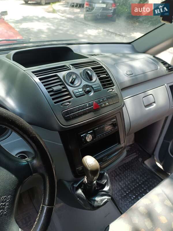 Вантажопасажирський фургон Mercedes-Benz Vito 2010 в Житомирі