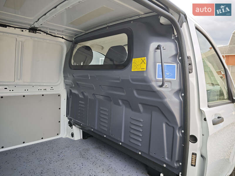 Вантажний фургон Mercedes-Benz Vito 2017 в Луцьку