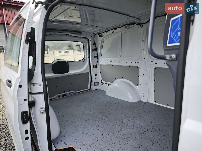 Вантажний фургон Mercedes-Benz Vito 2017 в Луцьку