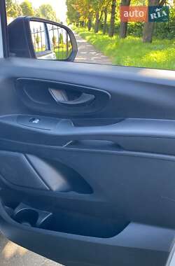Грузовой фургон Mercedes-Benz Vito 2021 в 