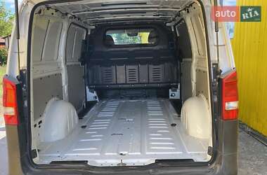 Грузовой фургон Mercedes-Benz Vito 2021 в 
