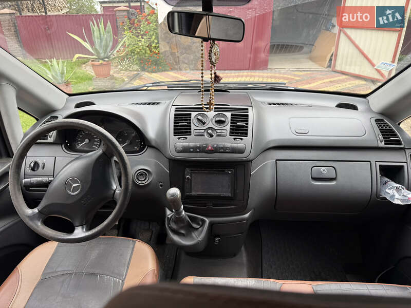 Грузопассажирский фургон Mercedes-Benz Vito 2011 в Калуше