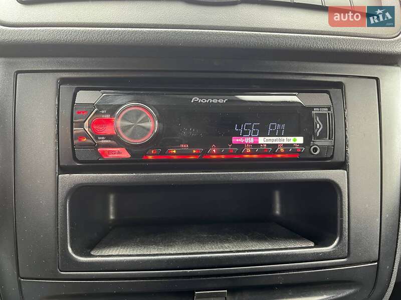 Вантажопасажирський фургон Mercedes-Benz Vito 2010 в Києві