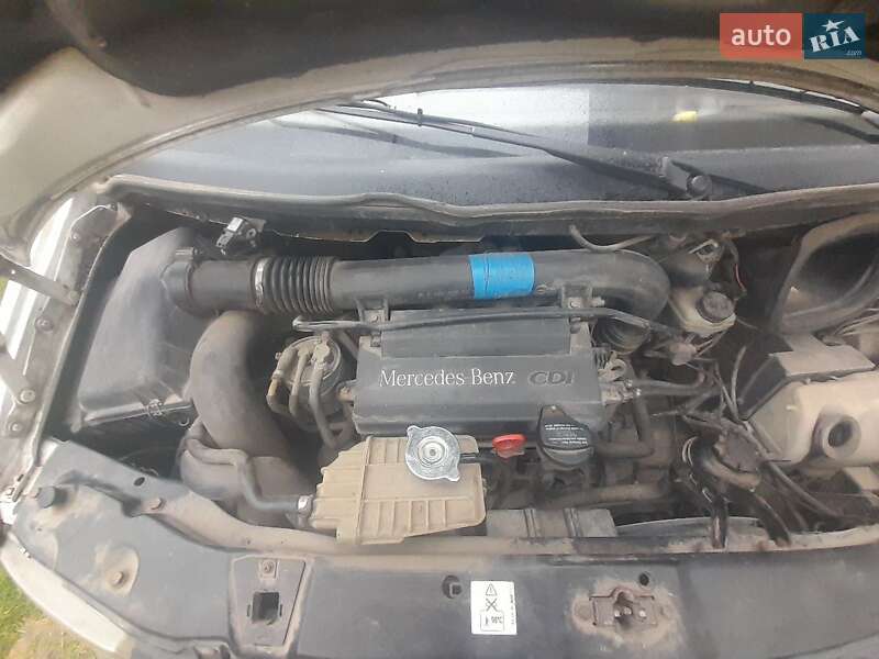Грузовой фургон Mercedes-Benz Vito 2003 в Львове