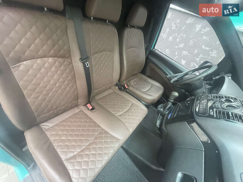 Вантажний фургон Mercedes-Benz Vito 2013 в Нижній Апші