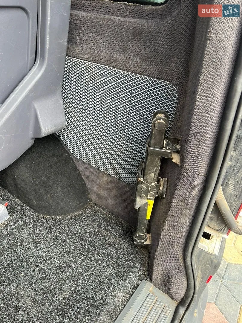 2010 Mercedes-Benz Vito - мініатюра 10