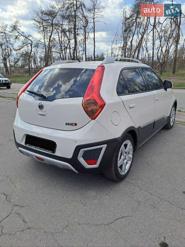 MG 3 Cross 2014