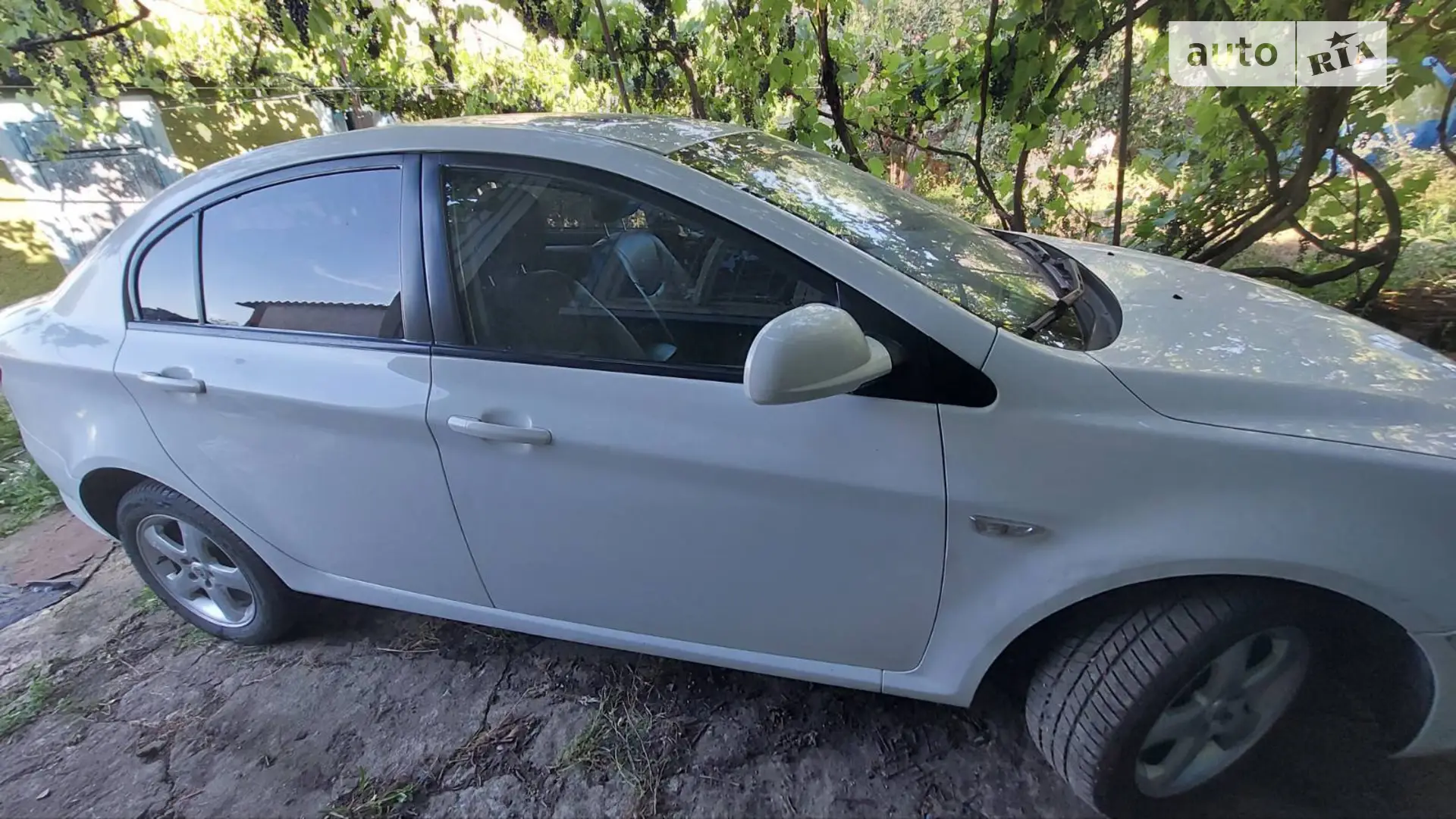 2012 MG 350 - мініатюра 9