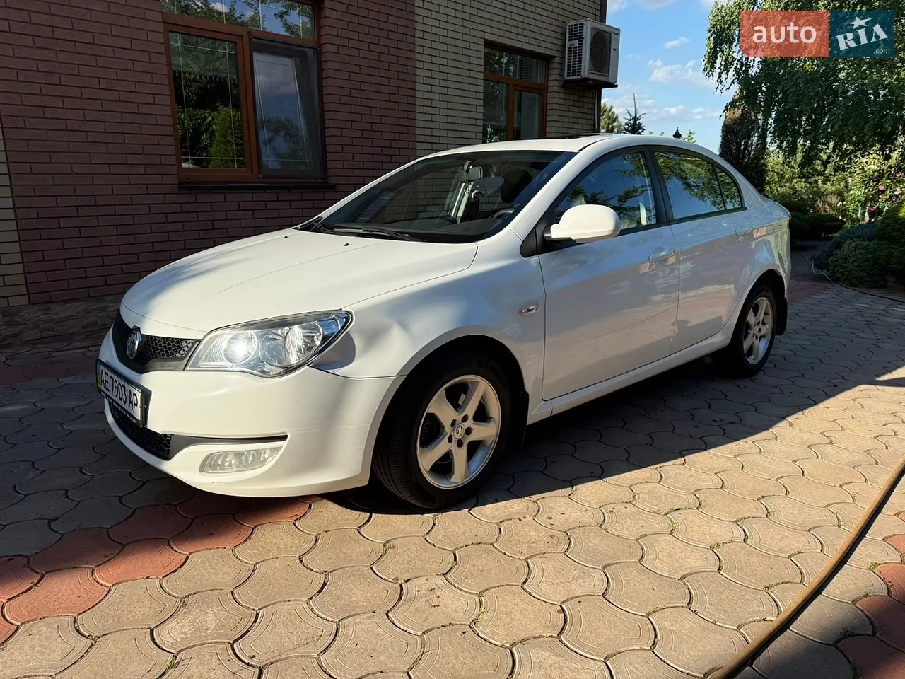 2012 MG 350 - мініатюра 15