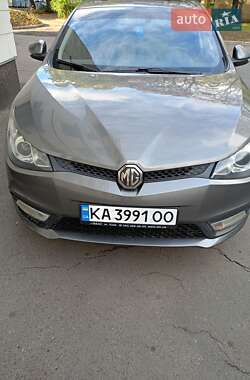 Хэтчбек MG 5 2013 в 