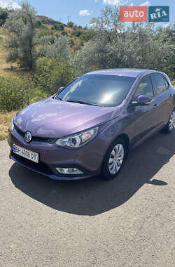 Хэтчбек MG 5 2013 в 