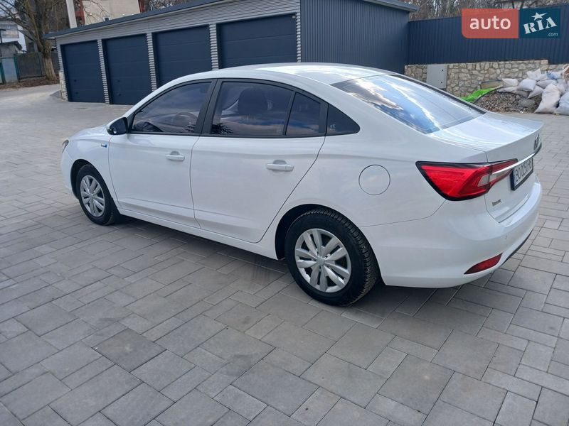 Седан MG 5 2021 в Тернополе