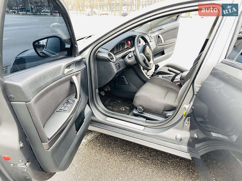 Лифтбек MG 6 2013 в Киеве фото 23 Лифтбек MG 6 2013 в Киеве