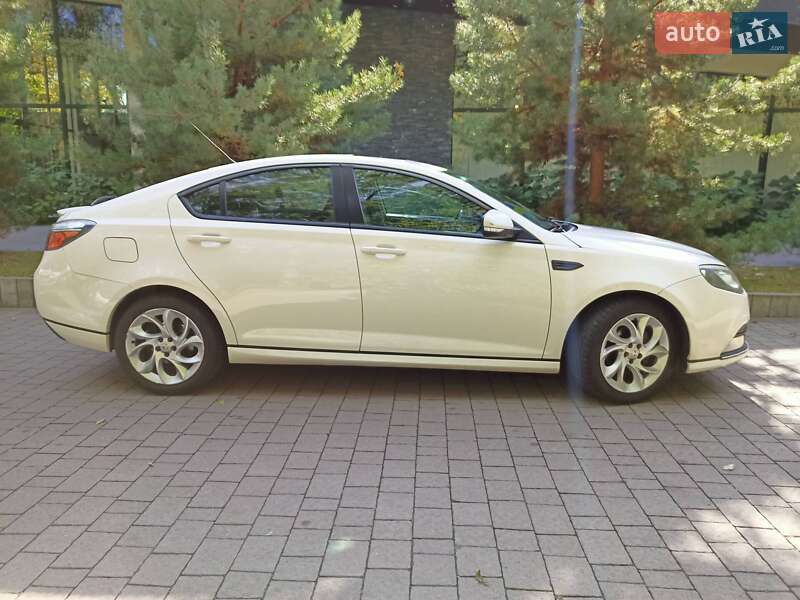 Фастбэк MG 6 2012 в Мукачево