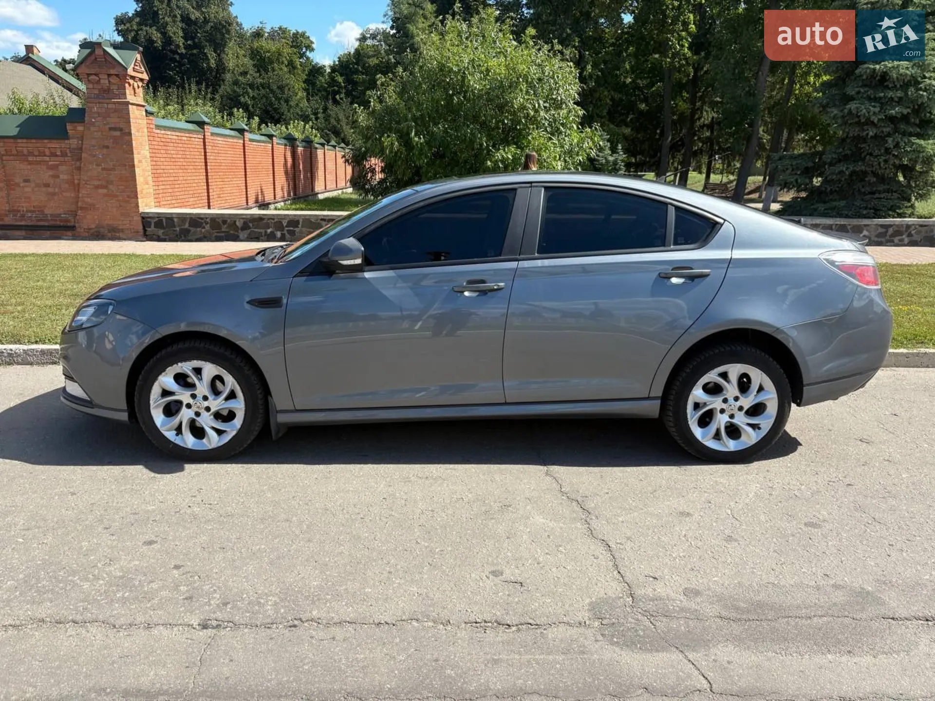 2012 MG 6 - мініатюра 10