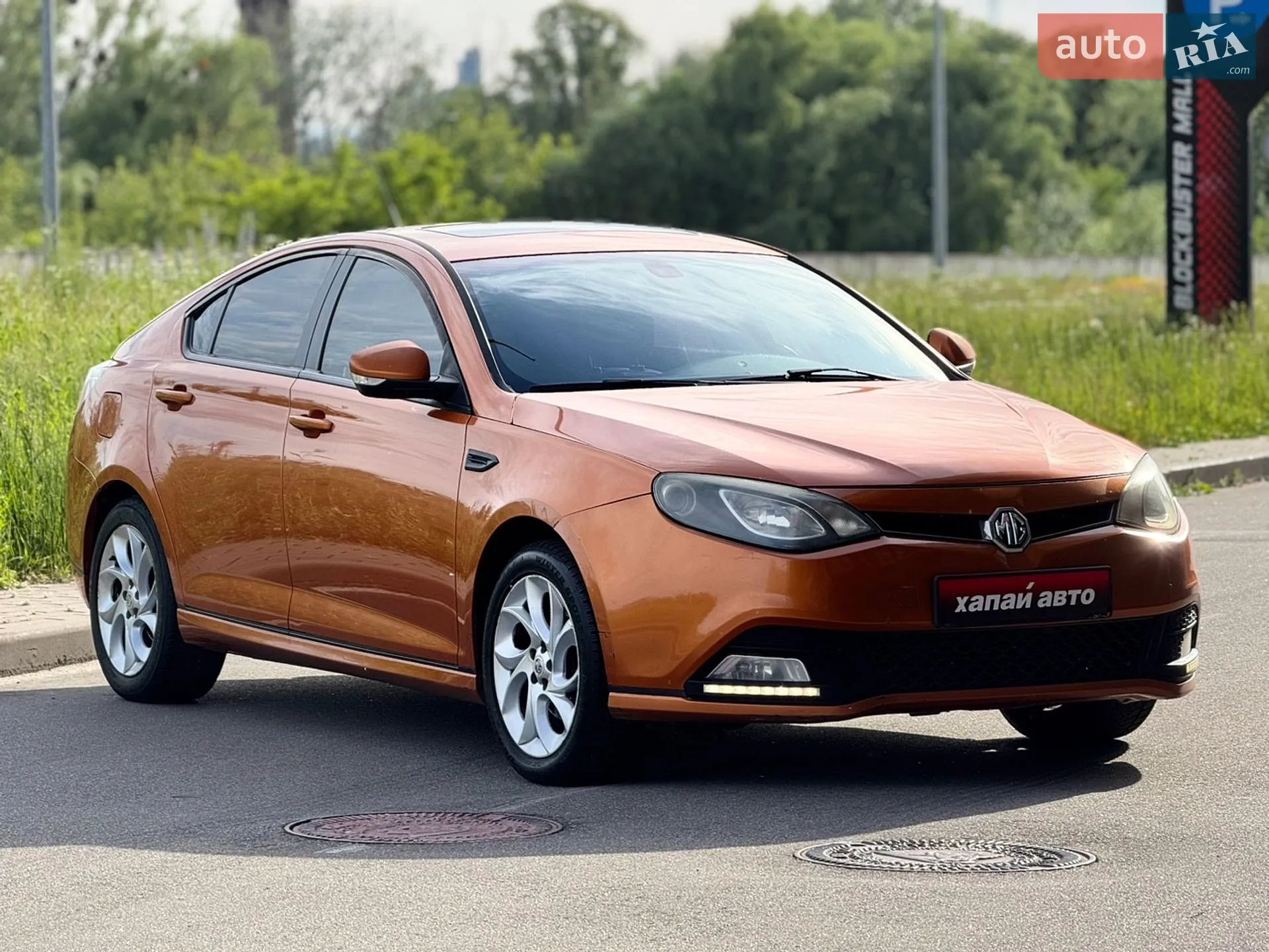 2012 MG 6 - мініатюра 2