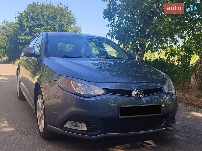MG 6 2012