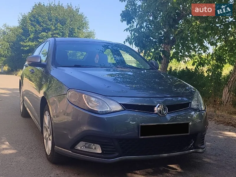 MG 6 2012