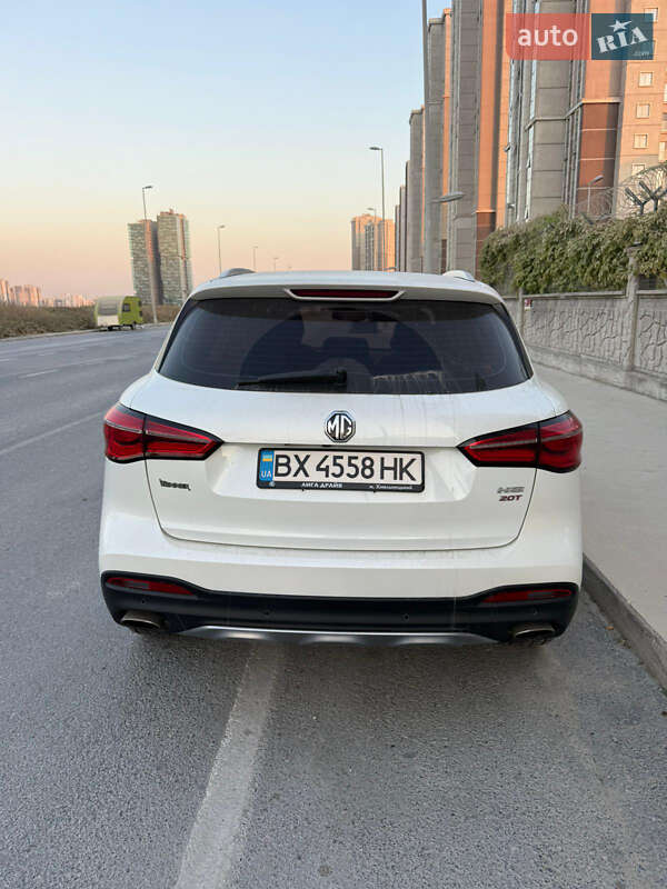 MG HS 2021