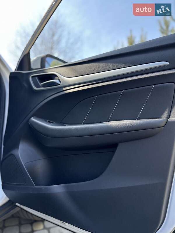 Внедорожник / Кроссовер MG ZS EV 2019 в Днепре