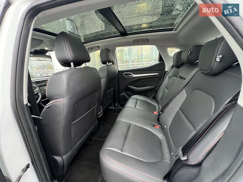 Внедорожник / Кроссовер MG ZS EV 2023 в Киеве