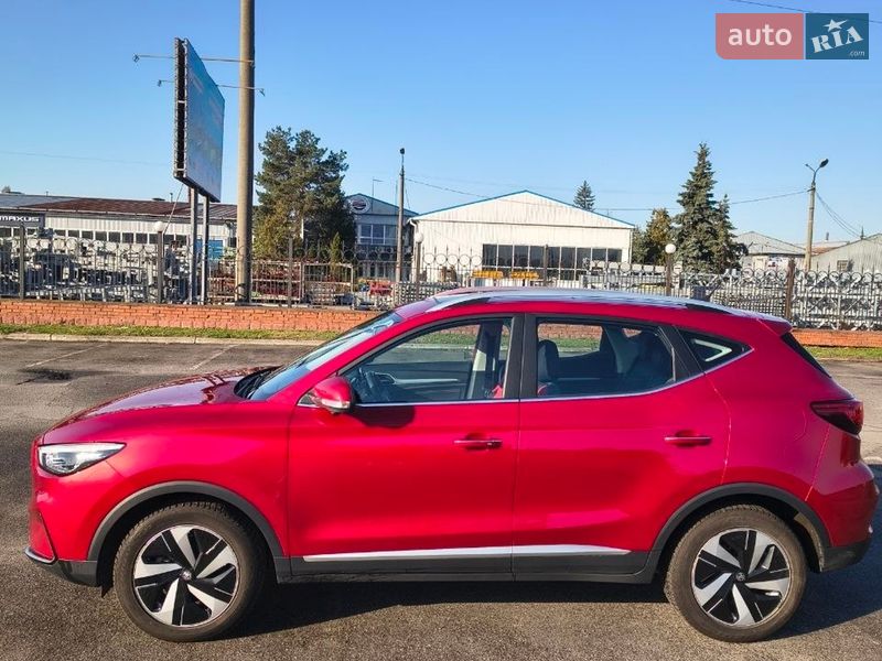 Внедорожник / Кроссовер MG ZS EV 2023 в Киеве