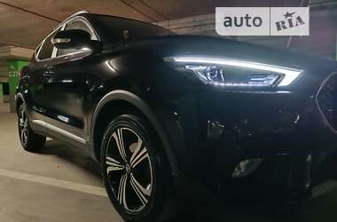Седан MG ZS 2021 в 