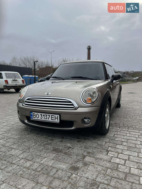 MINI Clubman 2011