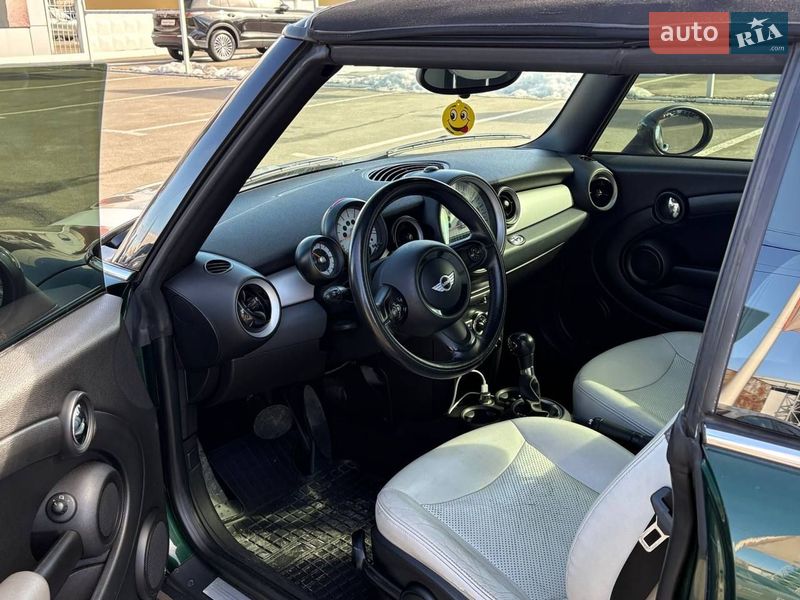 Кабриолет MINI Convertible 2011 в Киеве