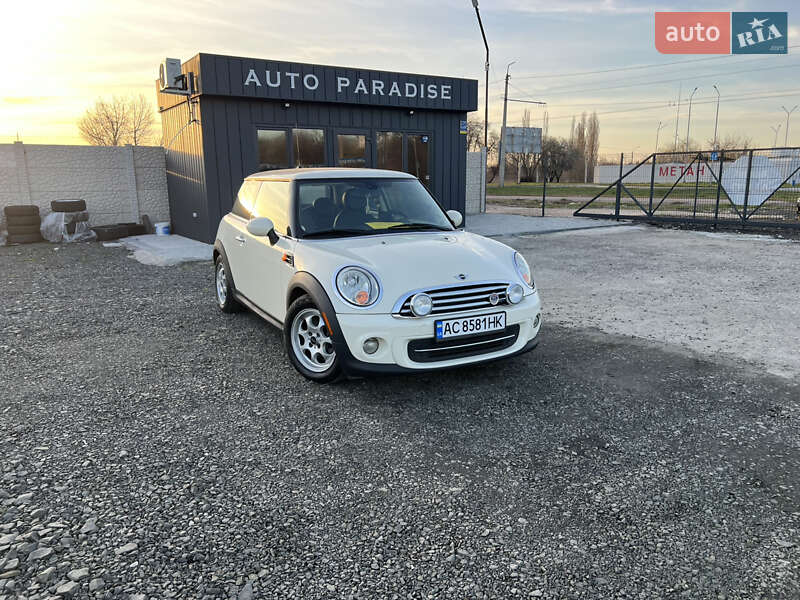 Хэтчбек MINI Cooper 2012 в 