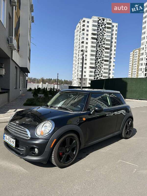 Хэтчбек MINI Cooper 2012 в 