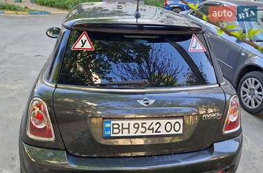 Хэтчбек MINI Cooper 2010 в 